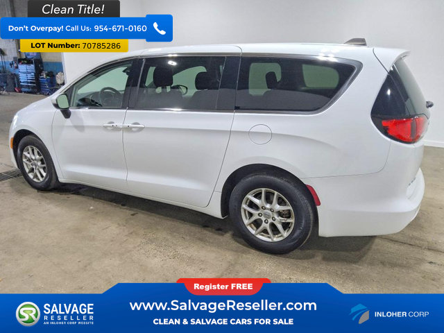 Used 2023 Chrysler Voyager LX FWD image 3
