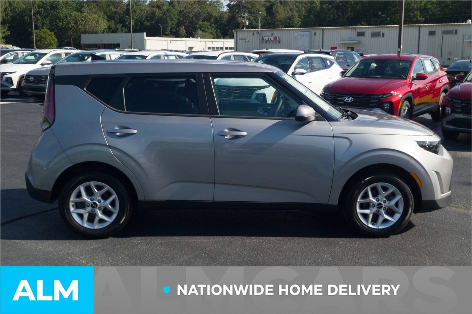 Used 2025 Kia Soul LX w/ LX Technology Package FWD image 4