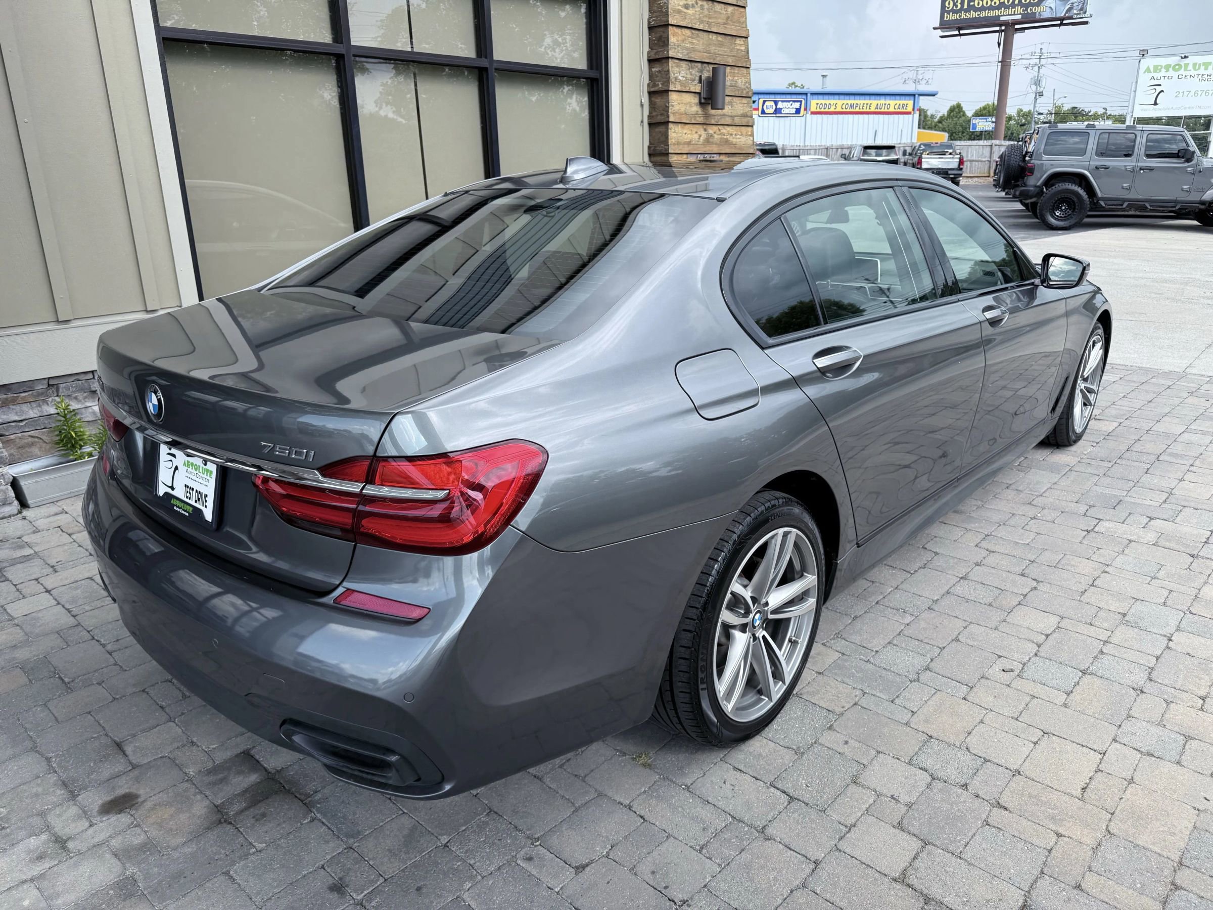 Used 2018 BMW 750i xDrive image 28