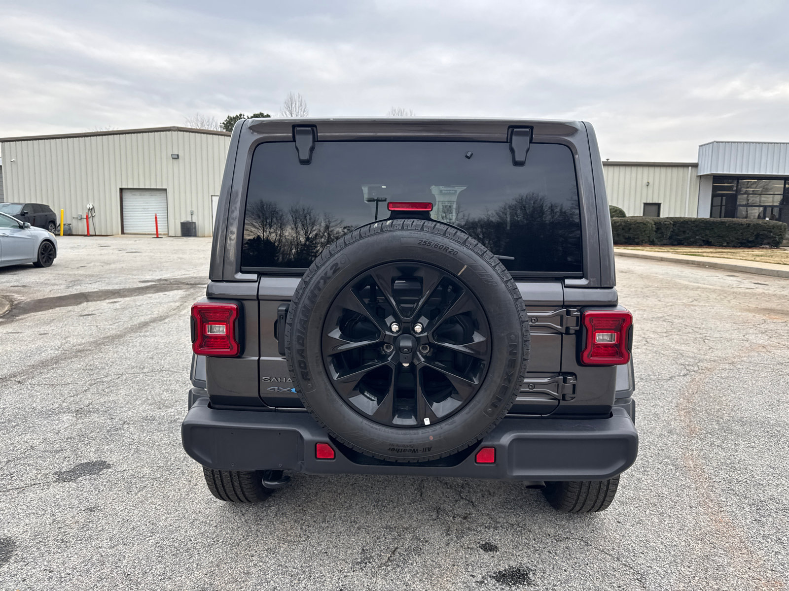 Used 2025 Jeep Wrangler Sahara image 6