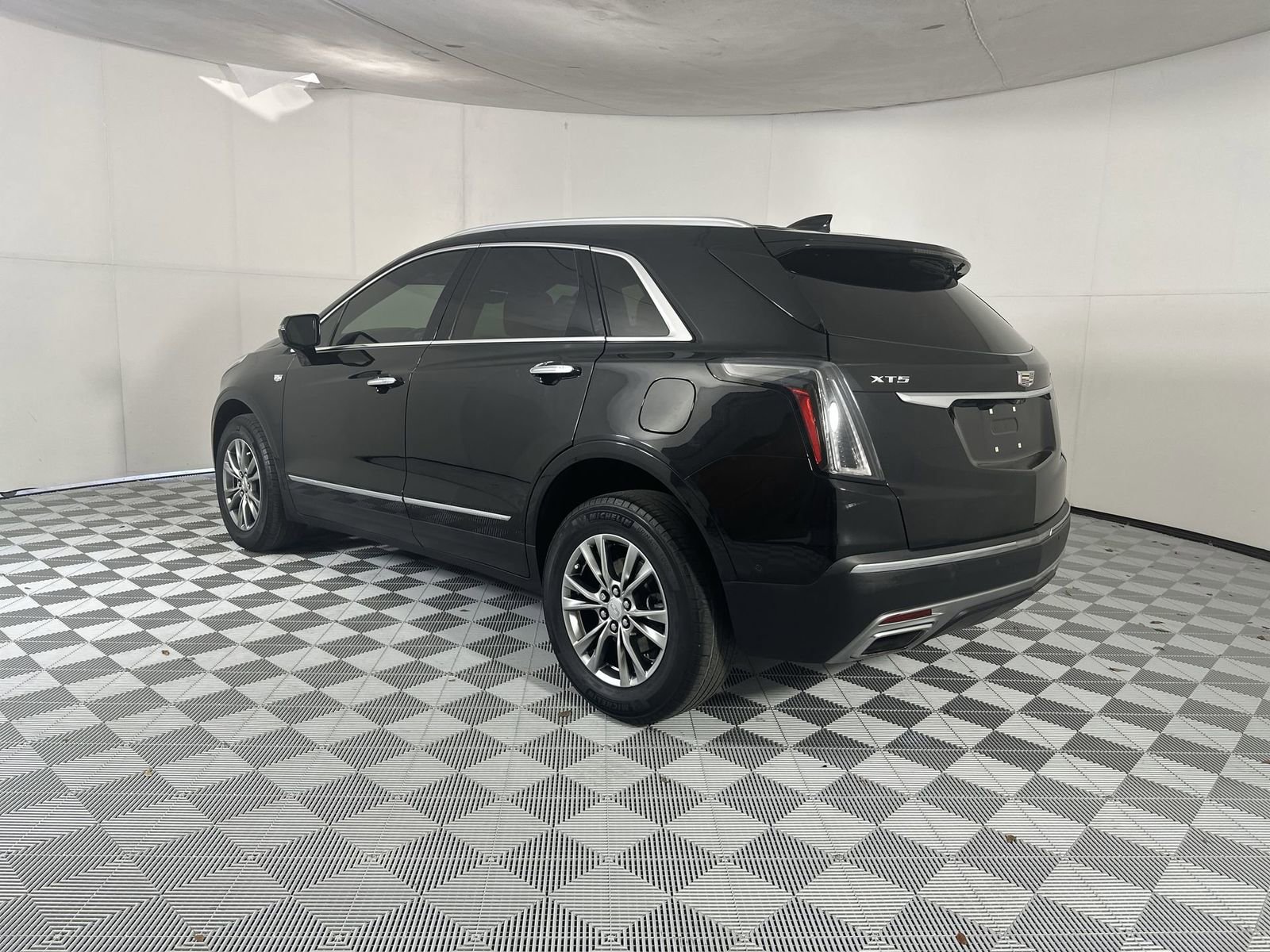 Used 2023 Cadillac XT5 Premium Luxury w/ Technology Package FWD image 6