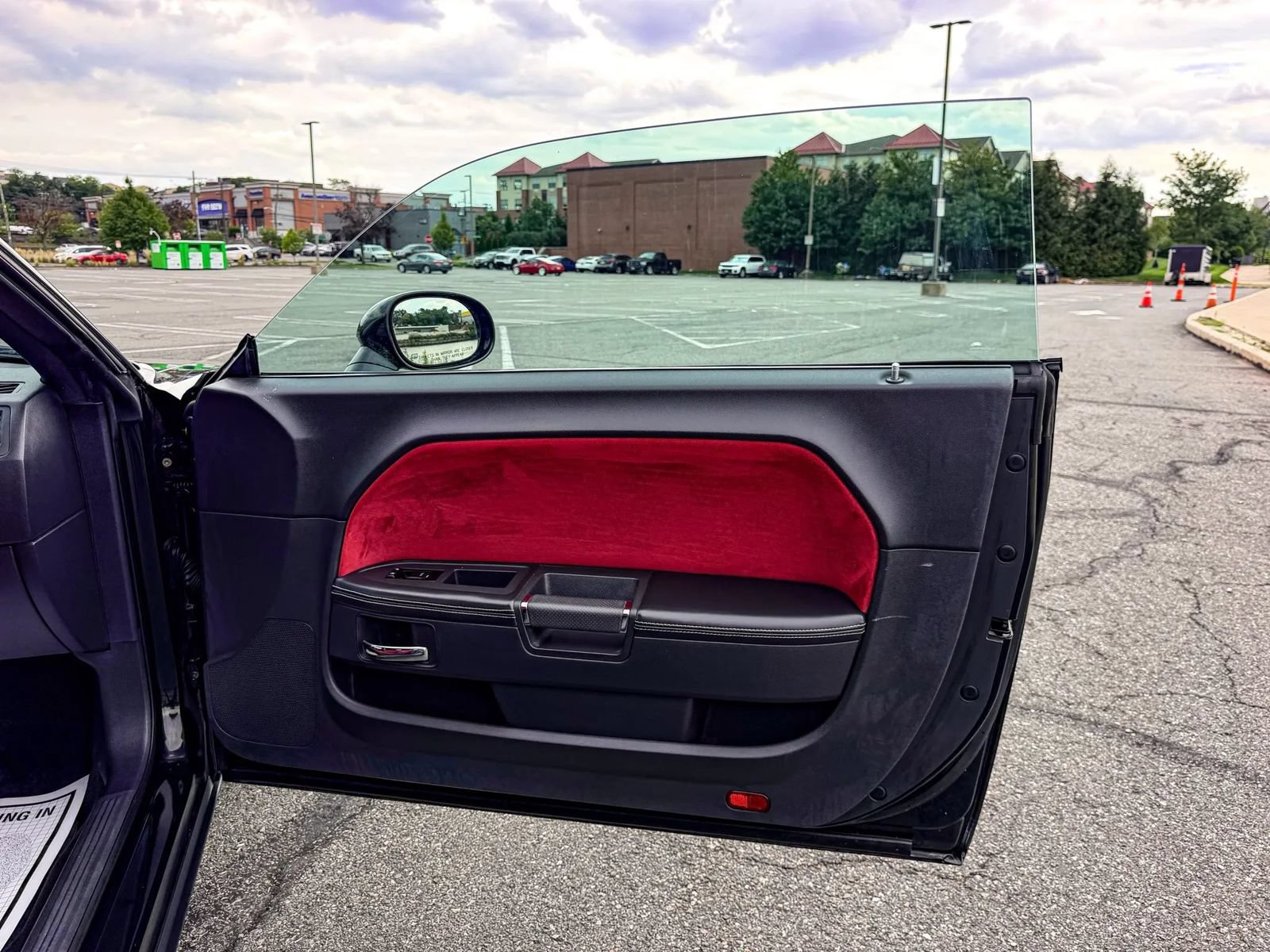 Used 2014 Dodge Challenger SRT8 w/ Harman/Kardon Audio Group RWD image 15