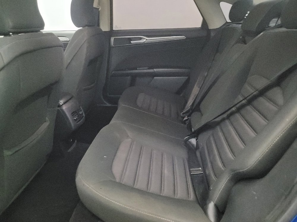 Used 2017 Ford Fusion SE w/ Fusion SE Technology Package FWD image 18