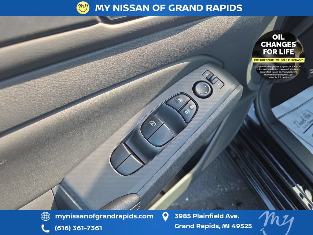 Used 2025 Nissan Altima 2.5 SV FWD image 12