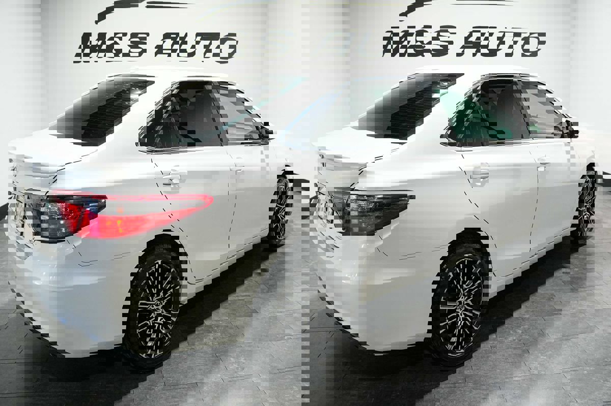 Used 2016 Toyota Camry SE image 5