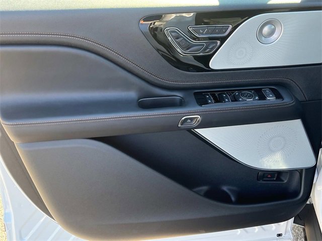 New 2025 Lincoln Aviator Black Label w/ Jet Appearance Package image 21