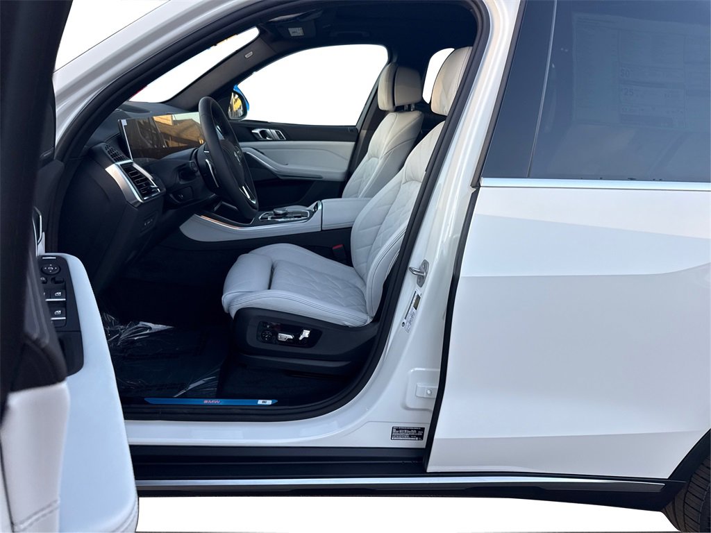 New 2026 BMW X5 sDrive40i image 9