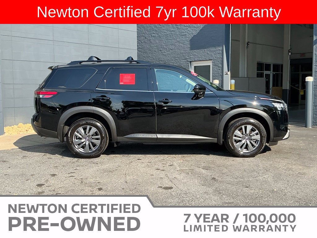 Used 2025 Nissan Pathfinder SV FWD image 4