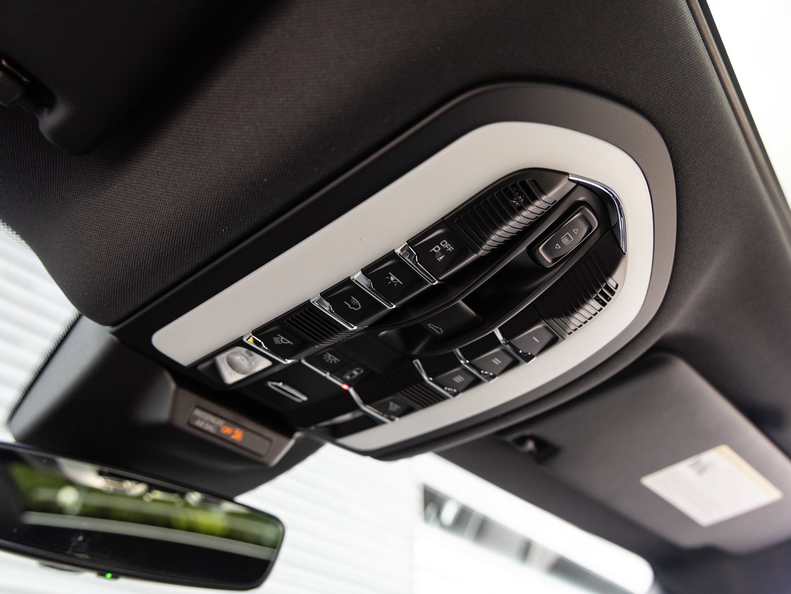 Certified 2026 Porsche Macan AWD/4WD image 19
