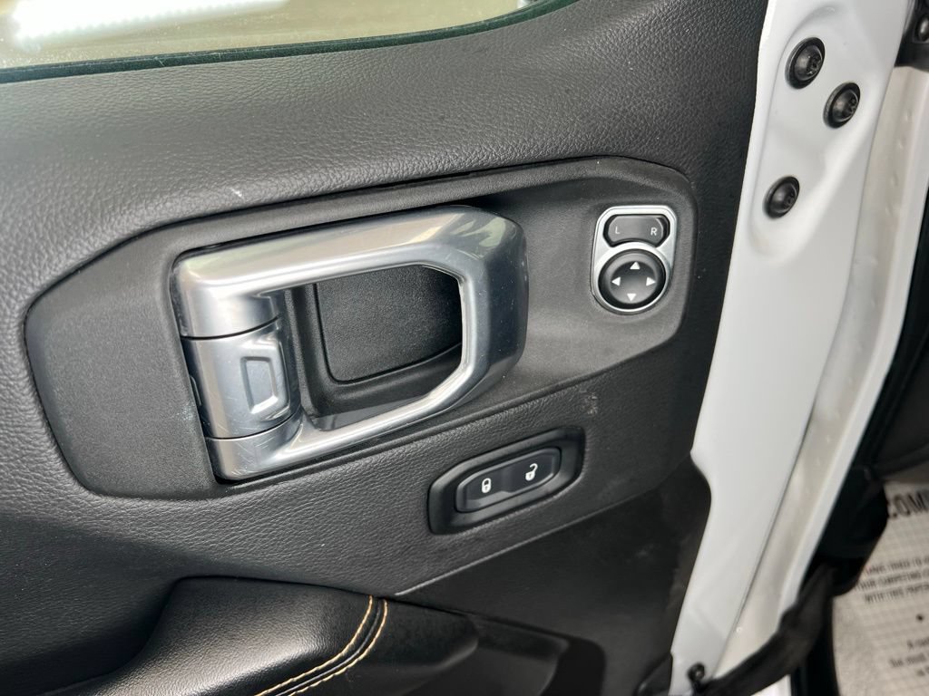 Used 2024 Jeep Wrangler Unlimited Sahara AWD/4WD image 17