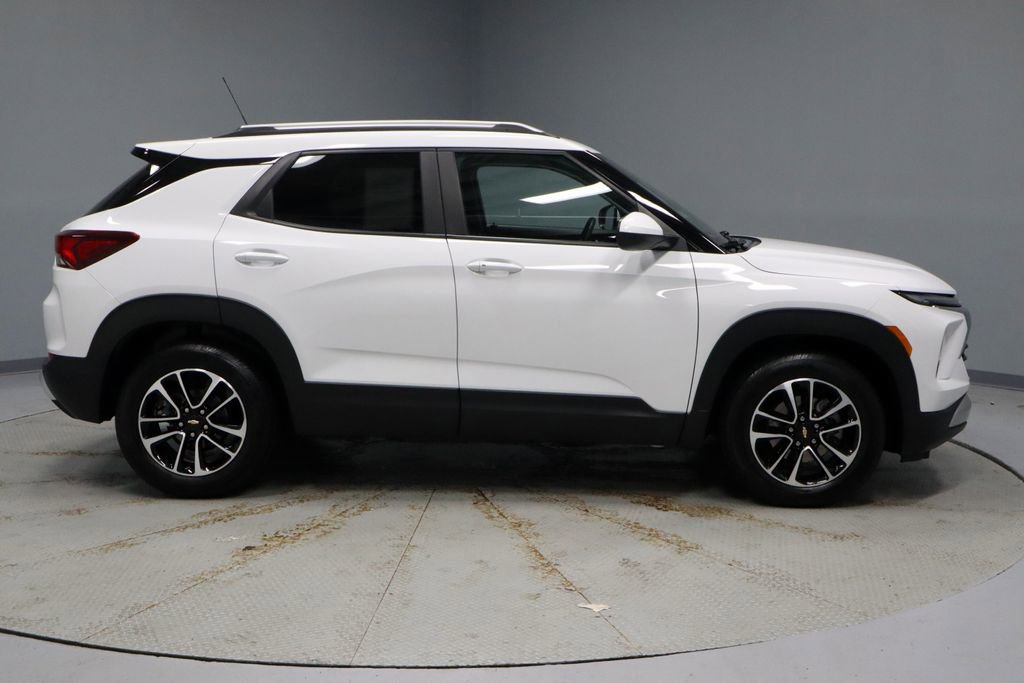 Used 2024 Chevrolet TrailBlazer LT w/ LT Cold Weather Package FWD image 12