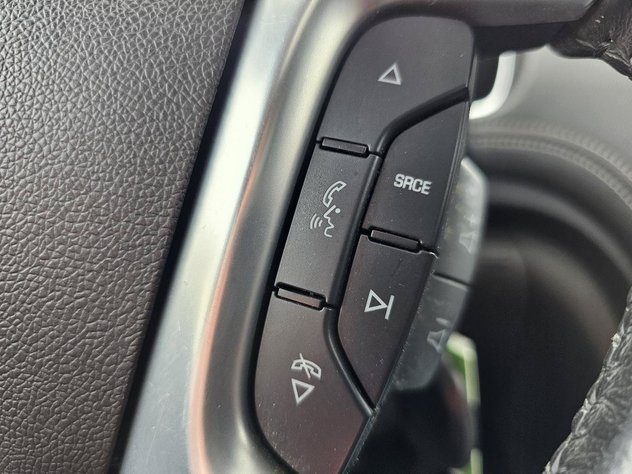 Used 2015 Chevrolet Traverse LTZ AWD/4WD image 13