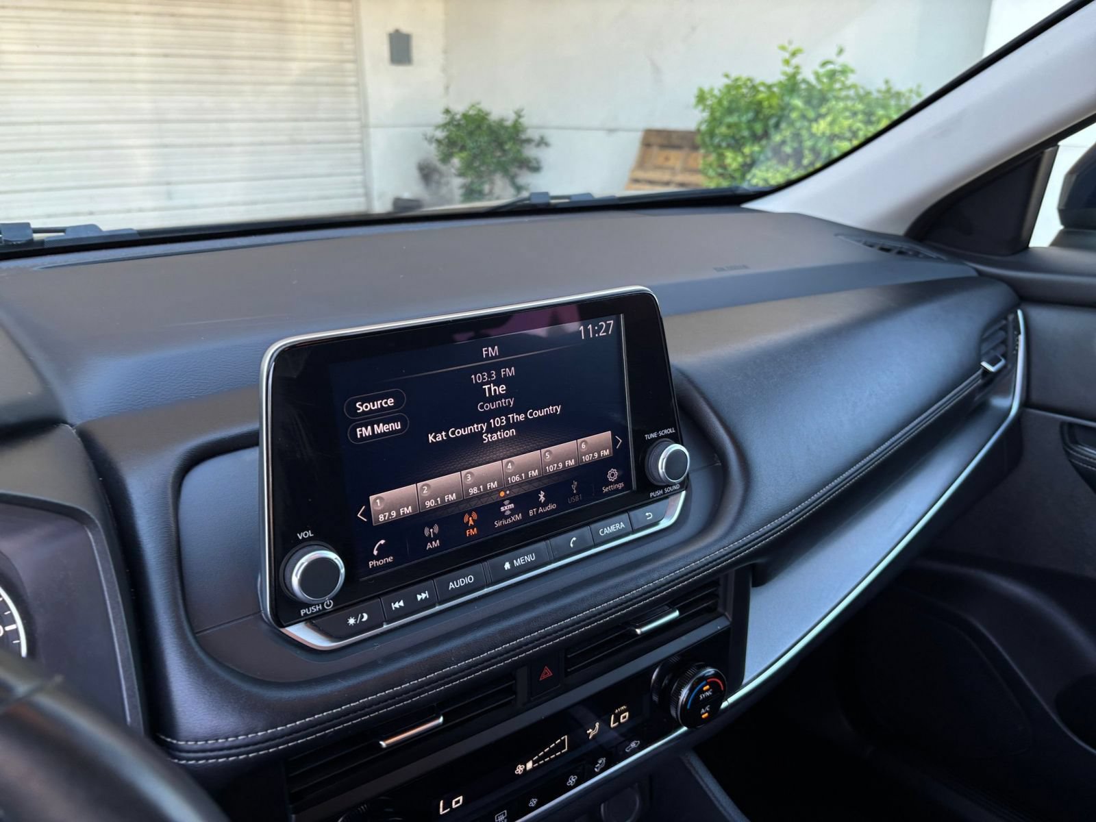 Used 2025 Nissan Rogue SV FWD image 19