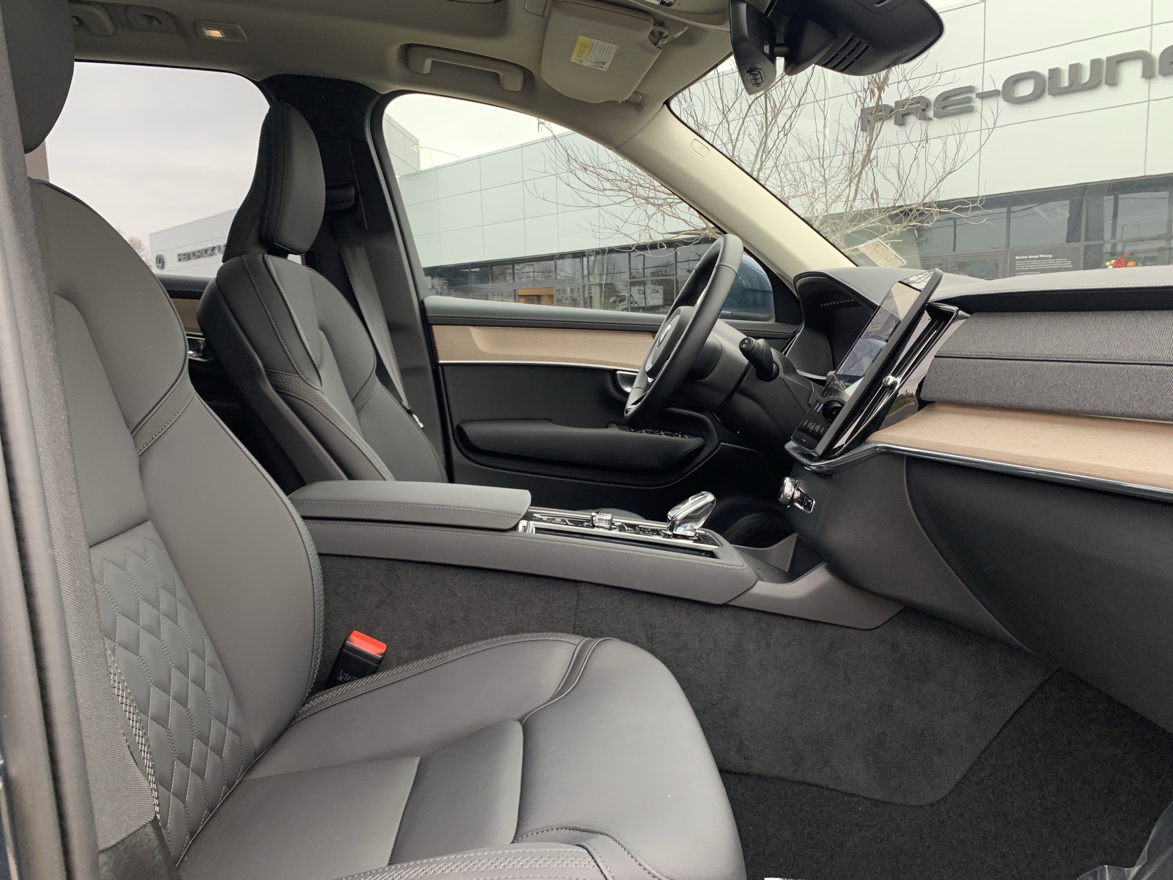 Used 2025 Volvo XC90 B6 Plus image 35