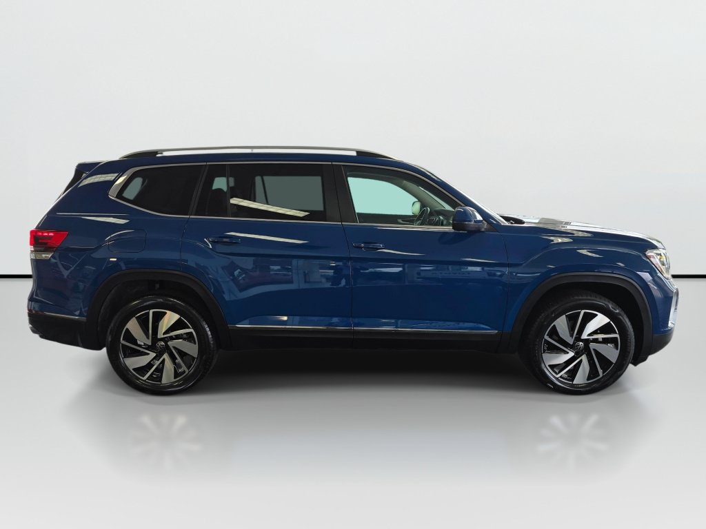 Used 2025 Volkswagen Atlas SEL AWD/4WD image 2