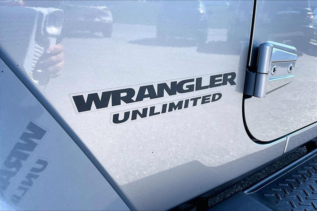 Used 2017 Jeep Wrangler Unlimited Sahara AWD/4WD image 23