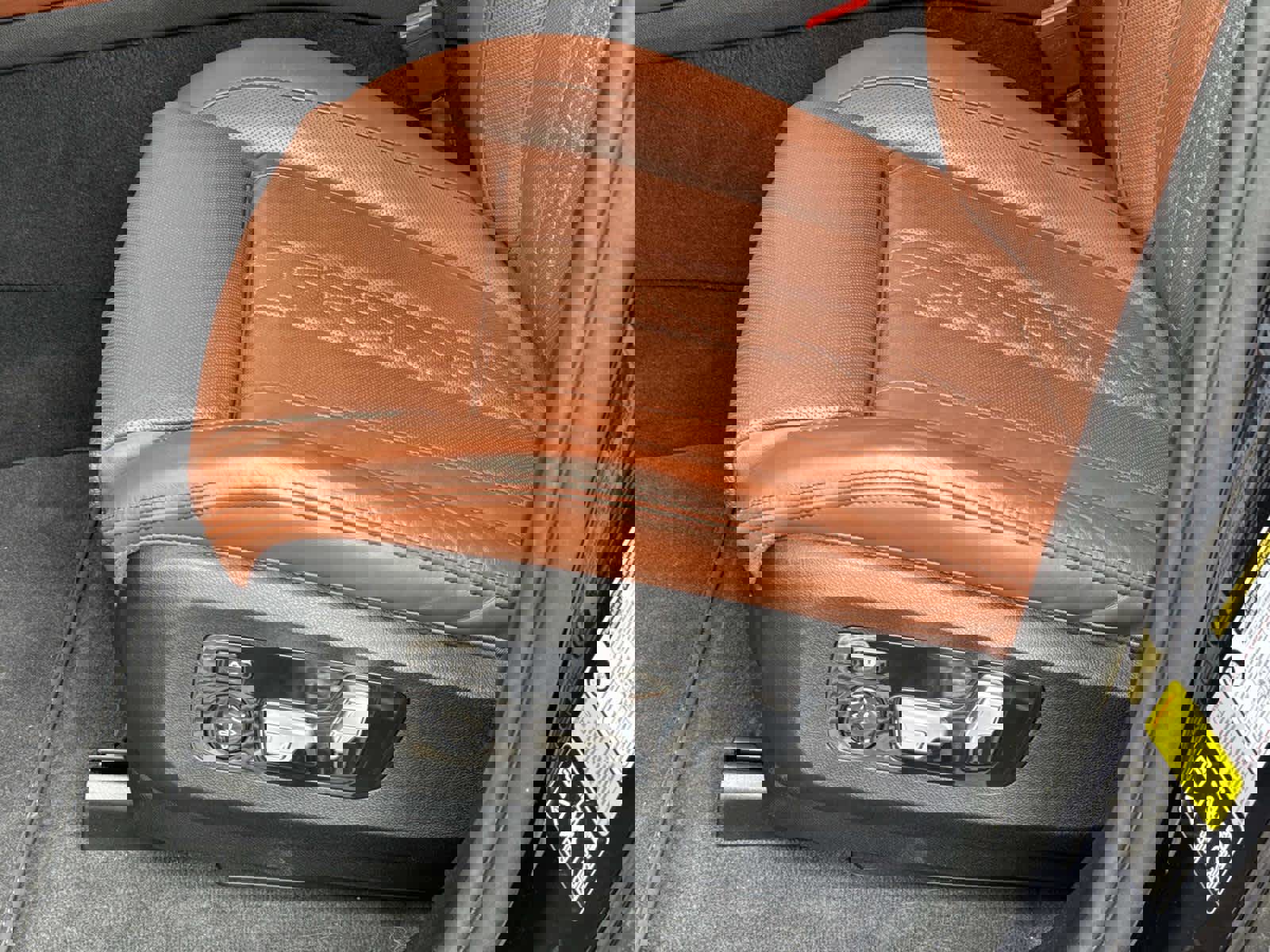 Used 2024 BMW X7 M60i w/ Executive Package image 22