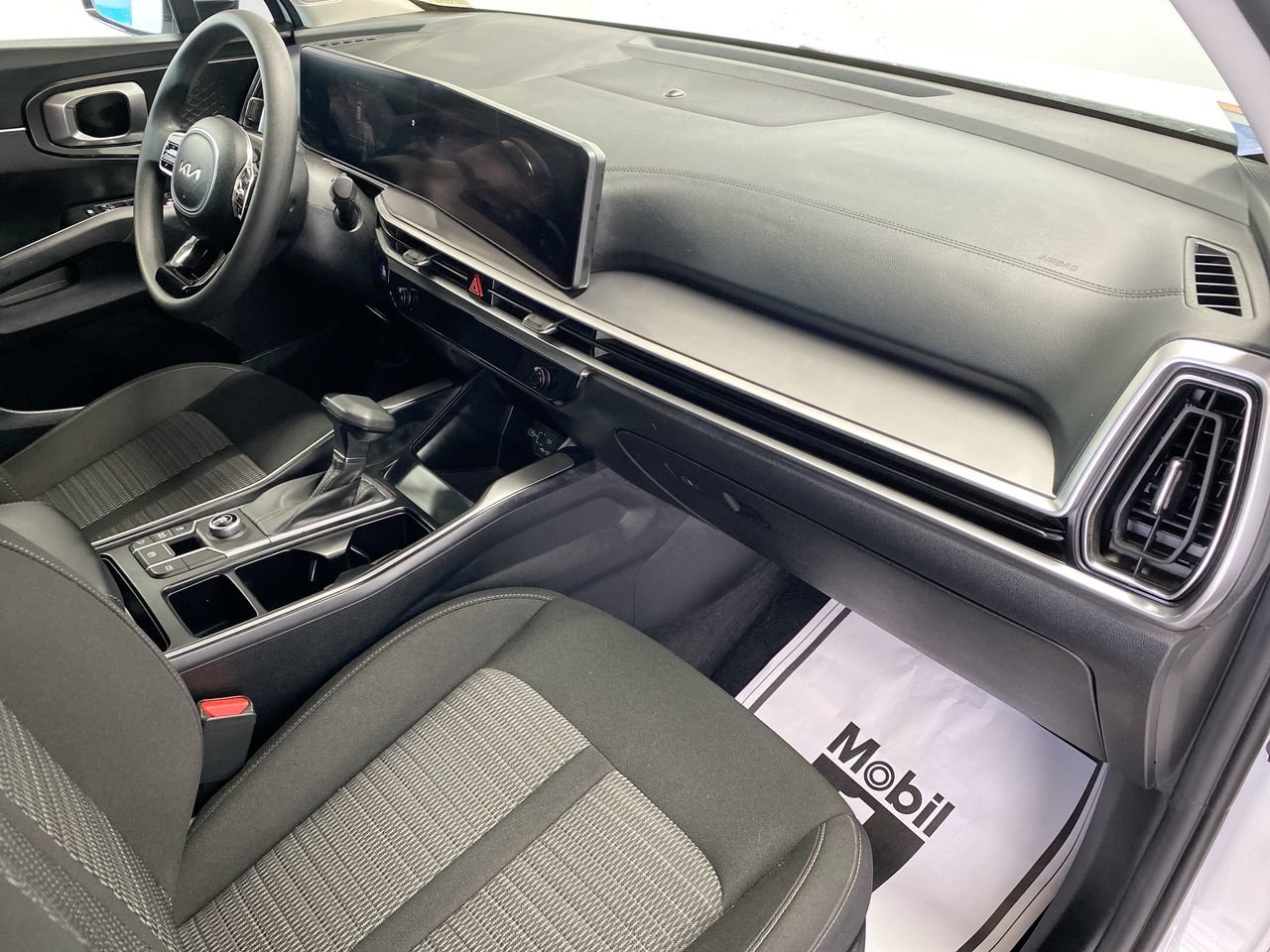 Certified 2025 Kia Sorento LX FWD image 29