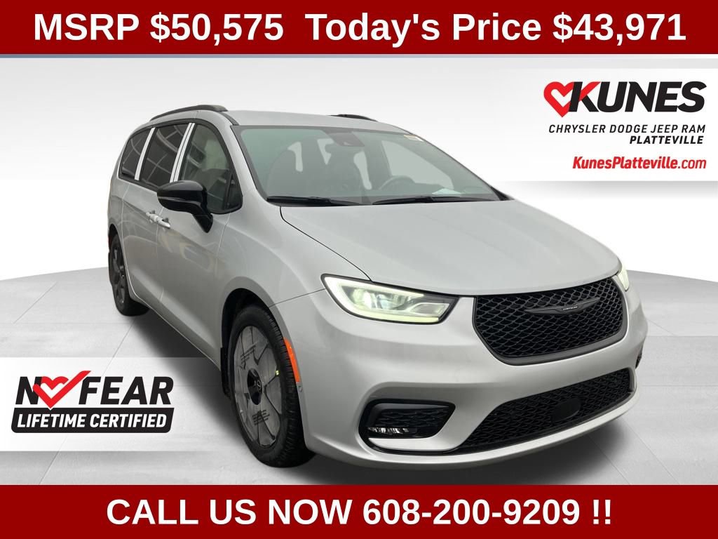 New 2026 Chrysler Pacifica Select w/ S Appearance Package