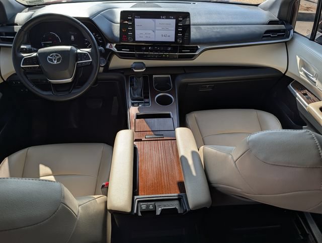 Certified 2023 Toyota Sienna XLE FWD image 11