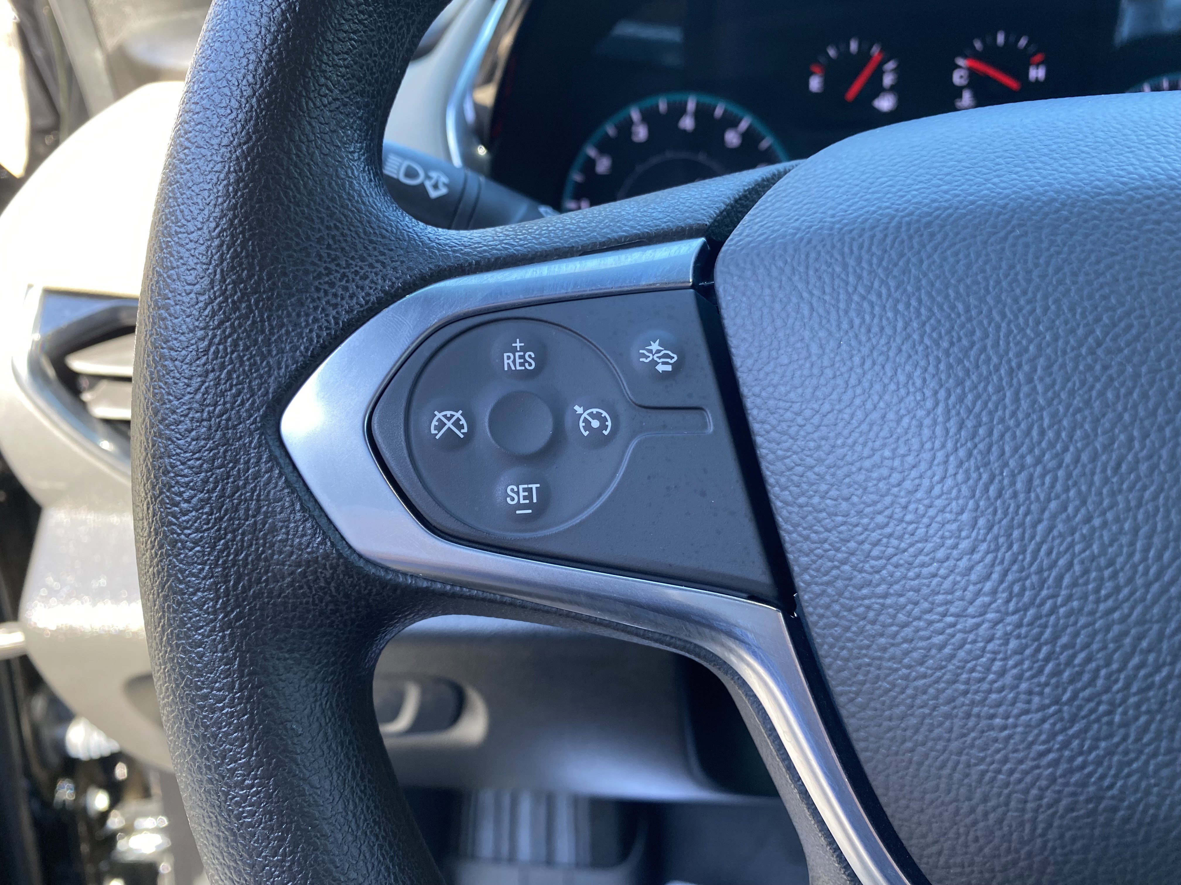 Used 2023 Chevrolet Traverse LS image 19