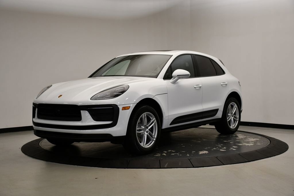 Certified 2025 Porsche Macan image 1