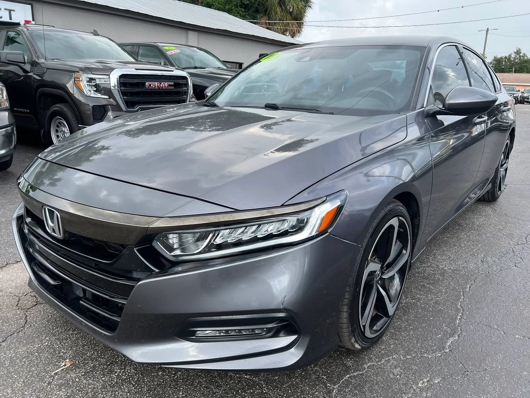 Used 2018 Honda Accord Sport image 2