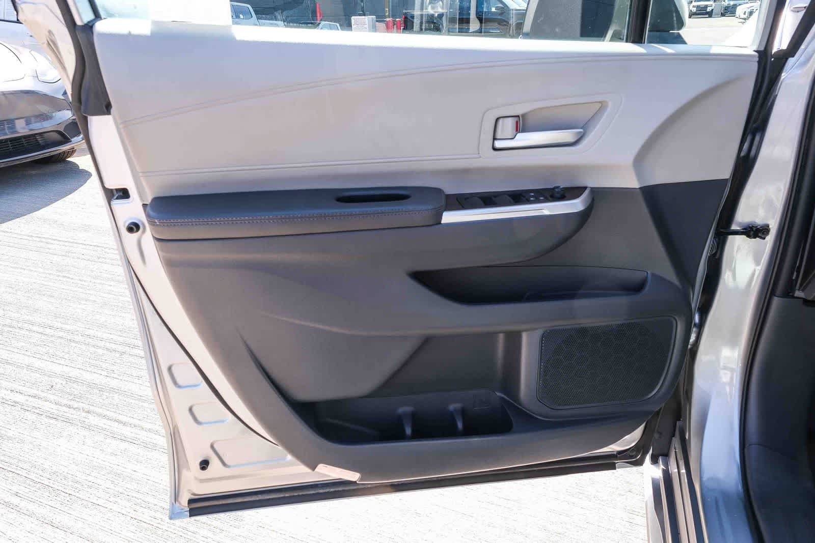 Certified 2023 Toyota Sienna XLE FWD image 20