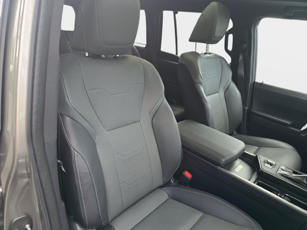 Used 2024 Lexus GX 550 AWD/4WD image 12