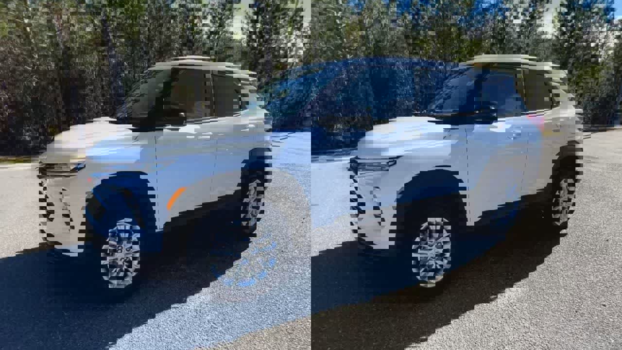 Used 2024 Chevrolet TrailBlazer LS w/ LS Convenience Package image 4