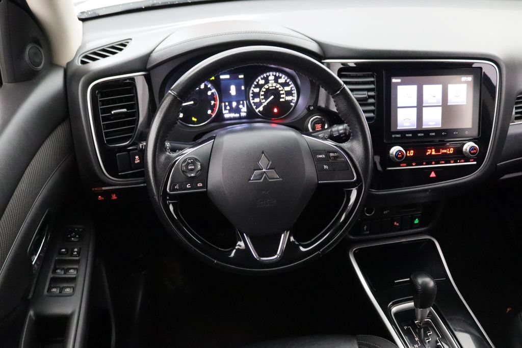 Used 2020 Mitsubishi Outlander SE AWD/4WD image 17