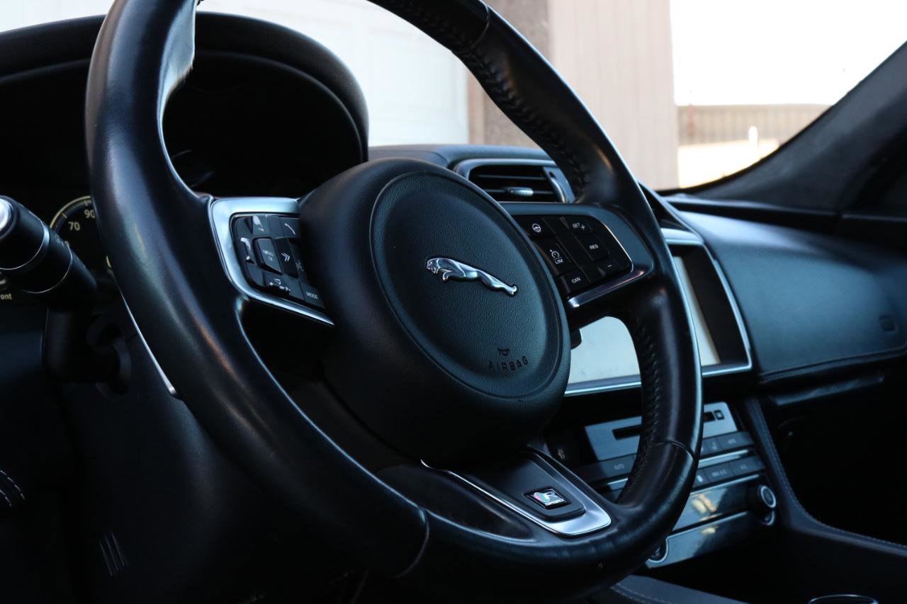 Used 2018 Jaguar F-PACE R-Sport AWD/4WD image 27