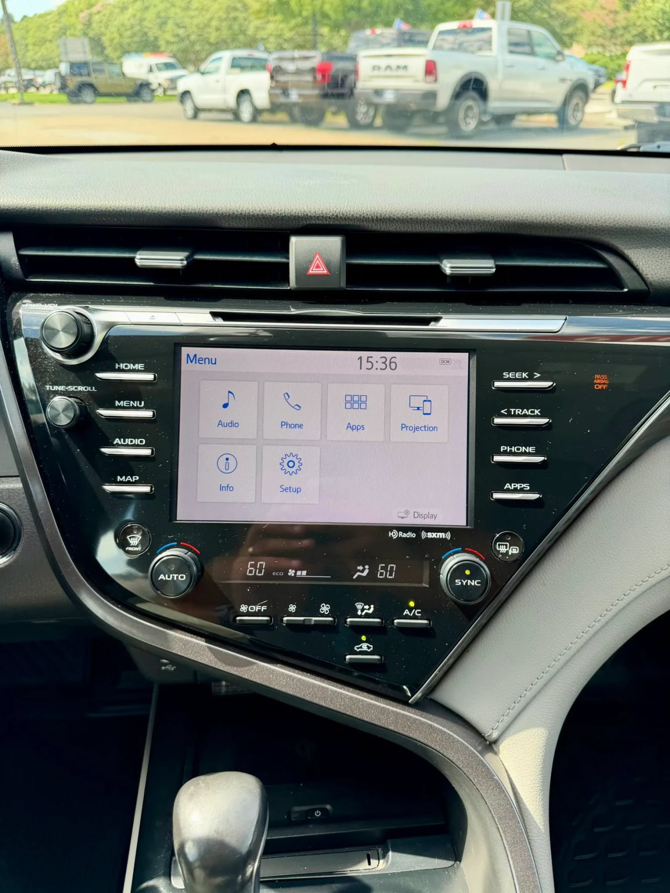Used 2019 Toyota Camry XLE FWD image 14