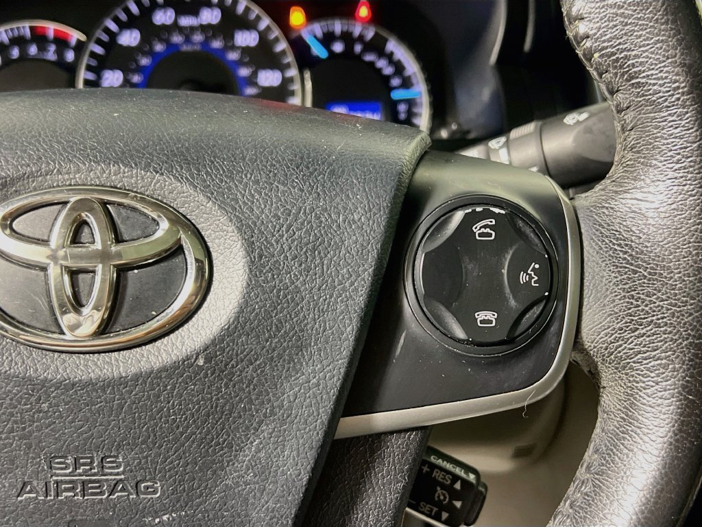 Used 2012 Toyota Camry XLE FWD image 17
