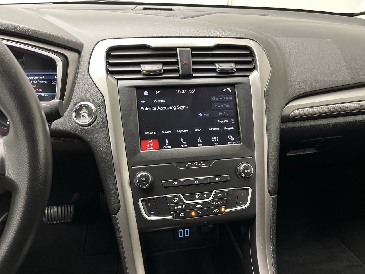 Used 2019 Ford Fusion SE FWD image 17