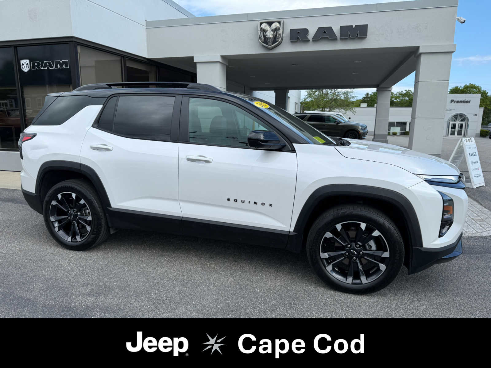 Used 2025 Chevrolet Equinox RS w/ Safety and Technology Package AWD/4WD image 1