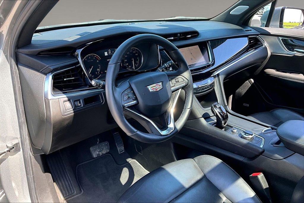Used 2025 Cadillac XT6 Premium Luxury AWD/4WD image 13