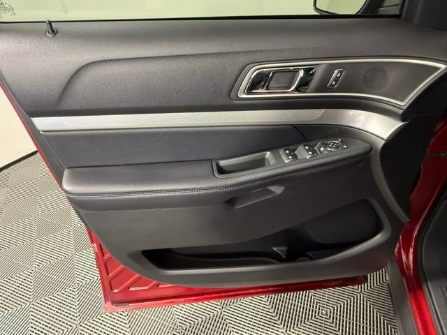 Used 2017 Ford Explorer XLT w/ Equipment Group 202A image 14