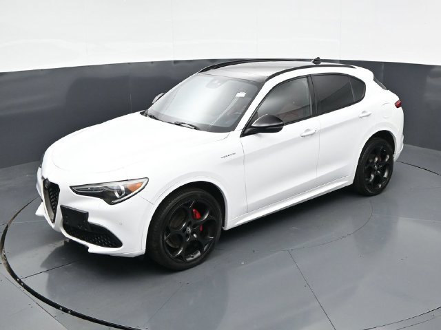 Used 2022 Alfa Romeo Stelvio Veloce AWD/4WD image 41