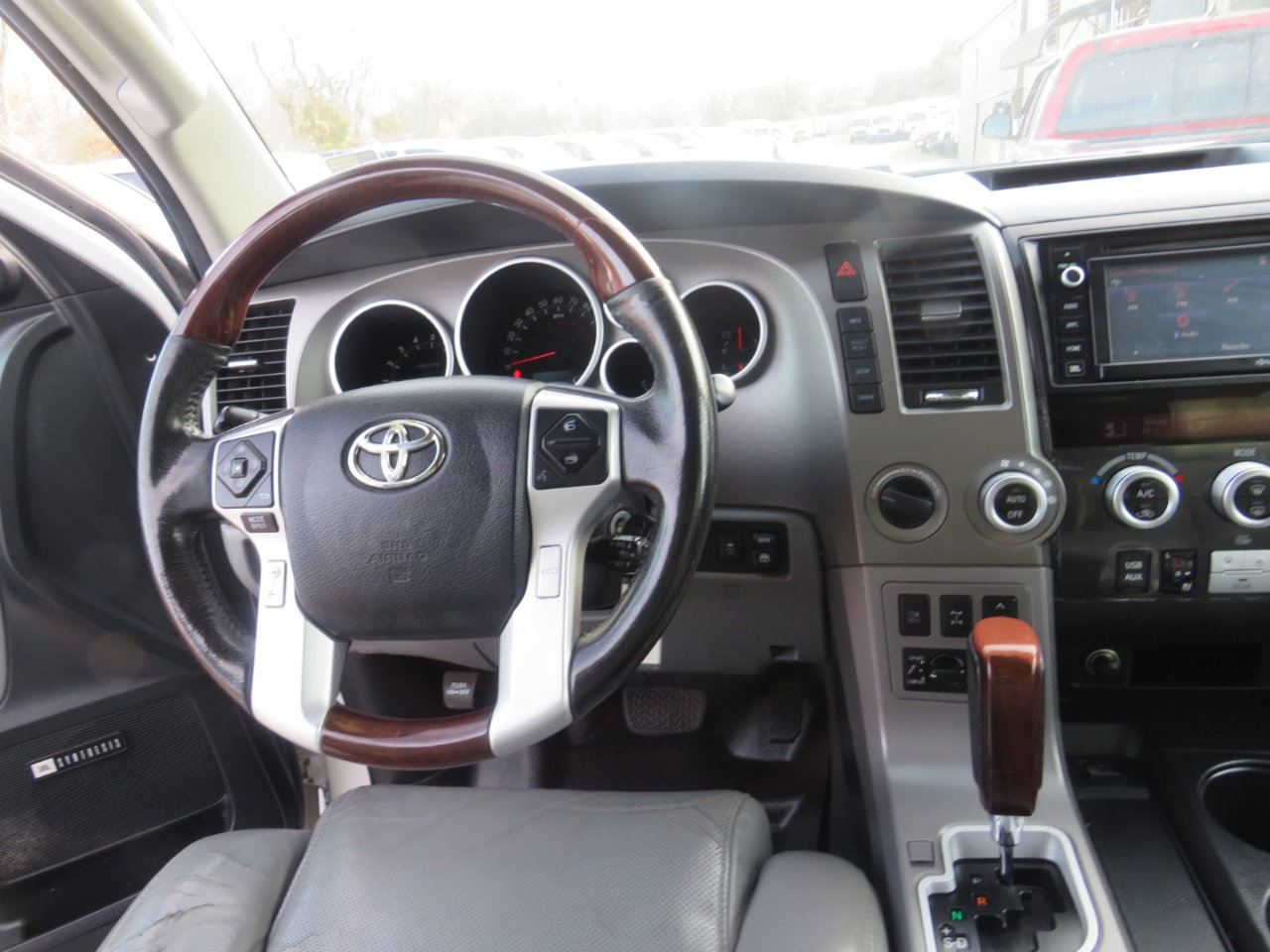 Used 2015 Toyota Sequoia Platinum image 17