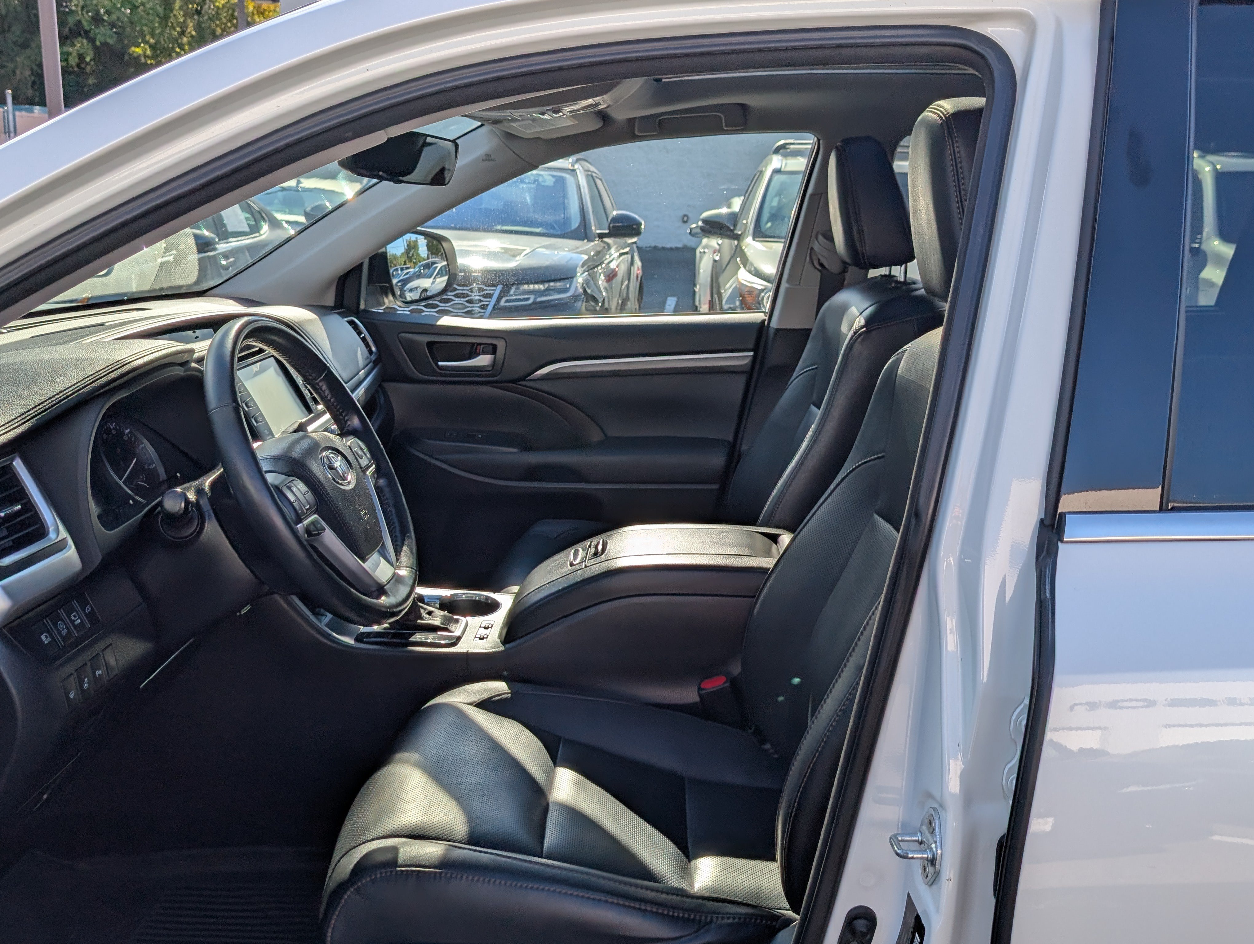 Used 2017 Toyota Highlander Limited Platinum w/ Carpet Mat Package AWD/4WD image 18