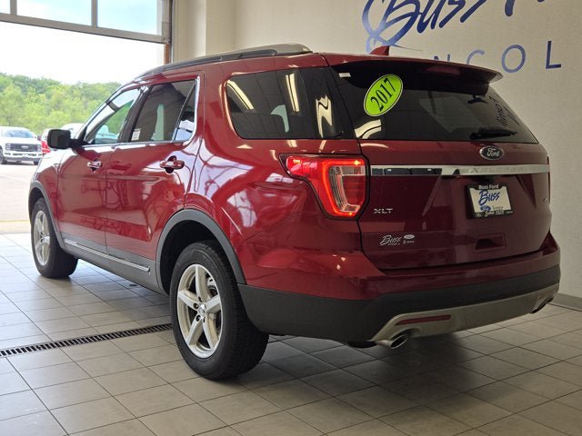 Used 2017 Ford Explorer XLT w/ Equipment Group 202A AWD/4WD image 12