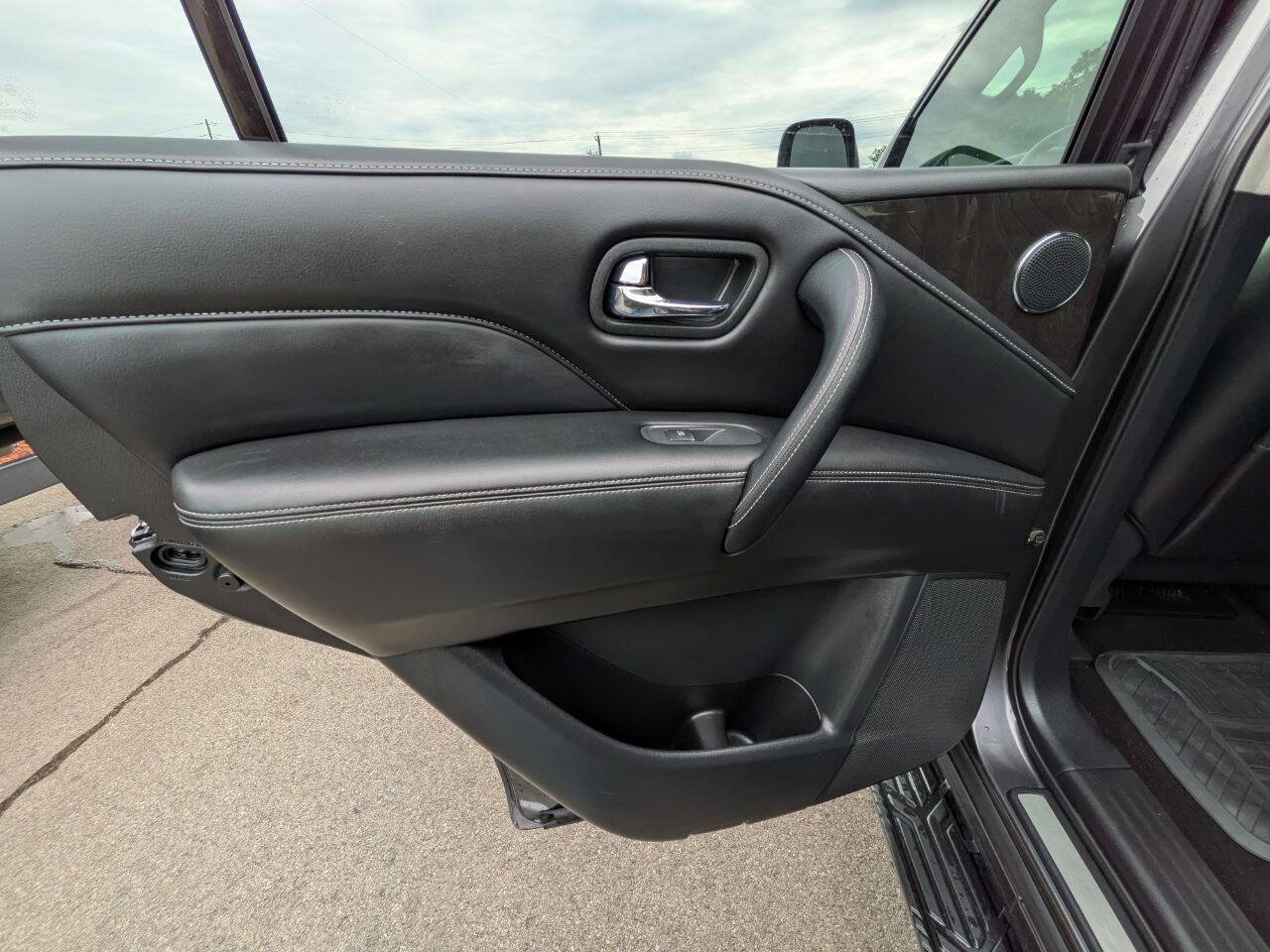 Used 2024 INFINITI QX80 Luxe AWD/4WD image 23