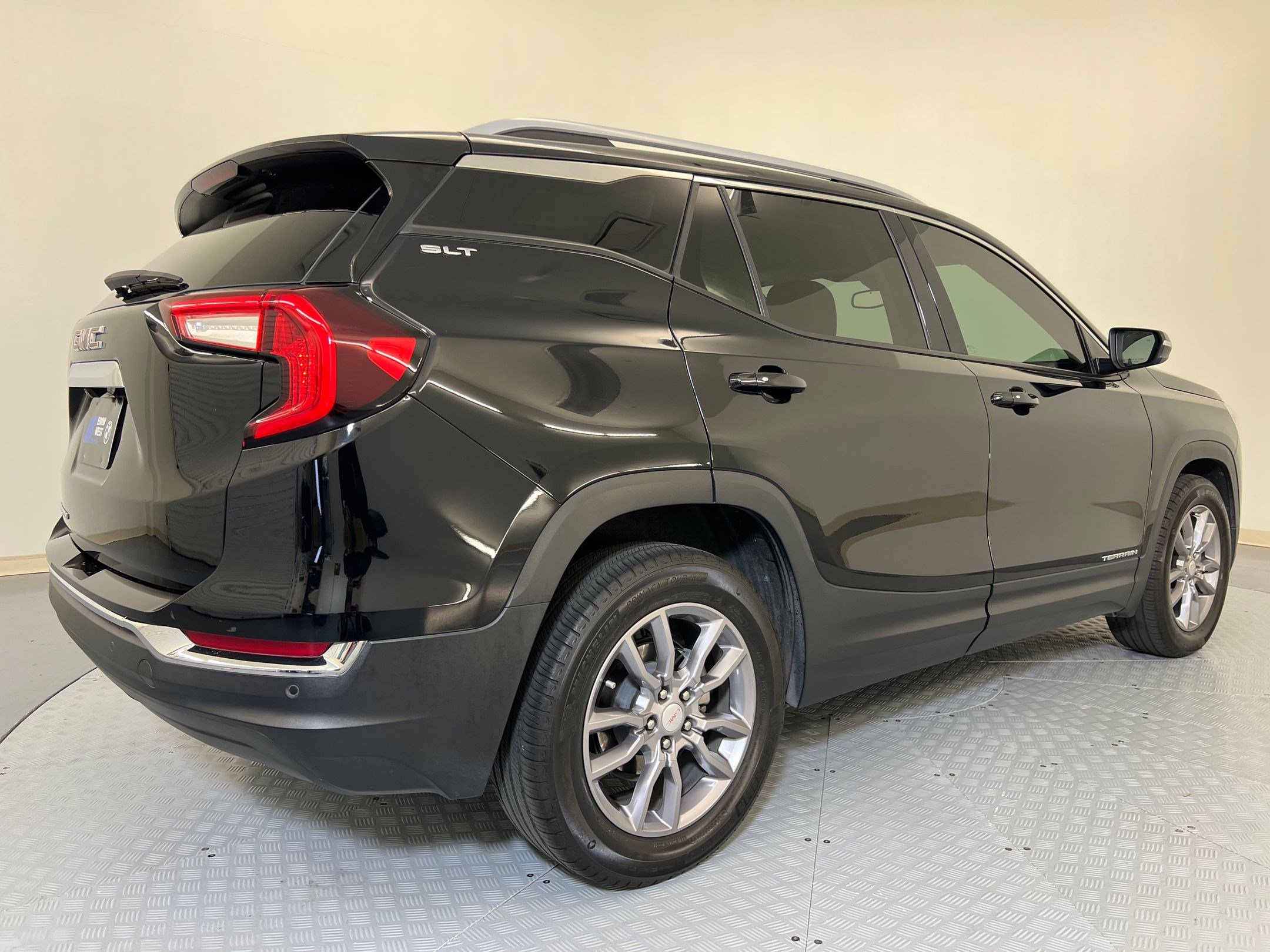 Used 2024 GMC Terrain SLT image 9