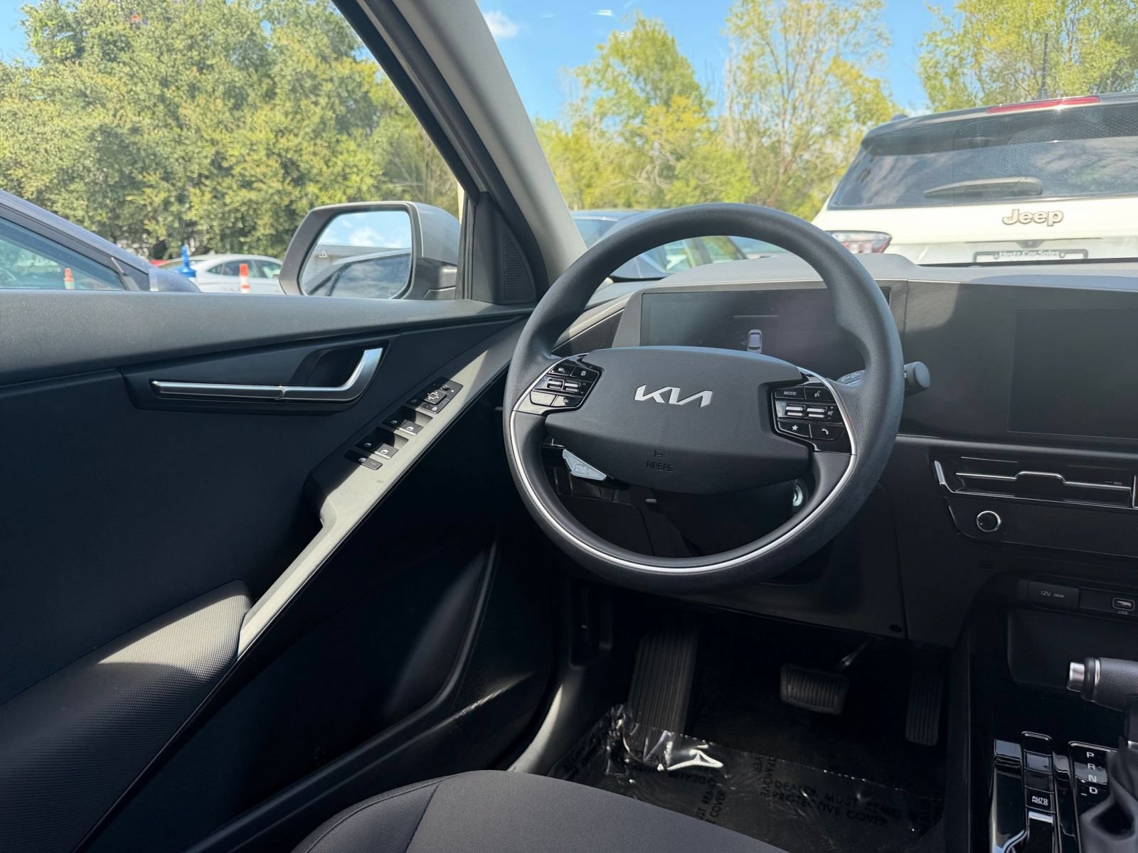 Used 2026 Kia Niro LX FWD image 32