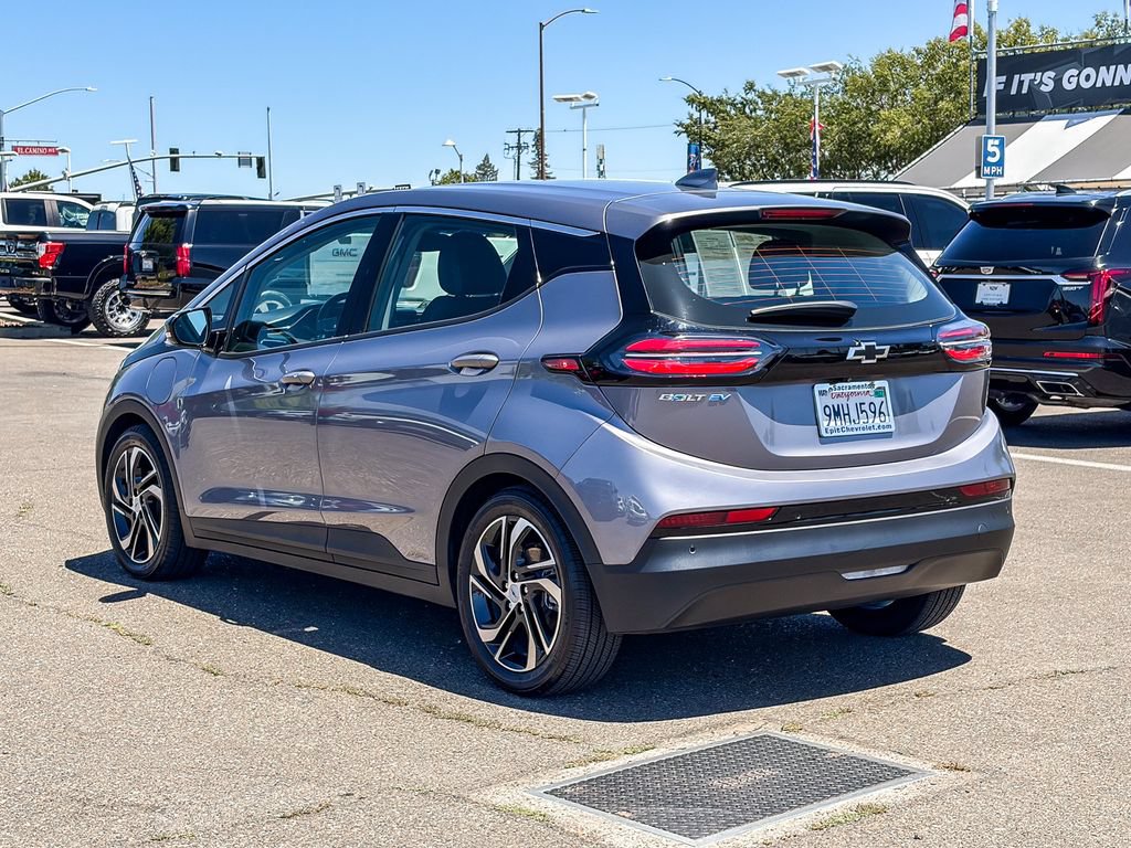 Used 2023 Chevrolet Bolt LT w/ Infotainment Package FWD image 2