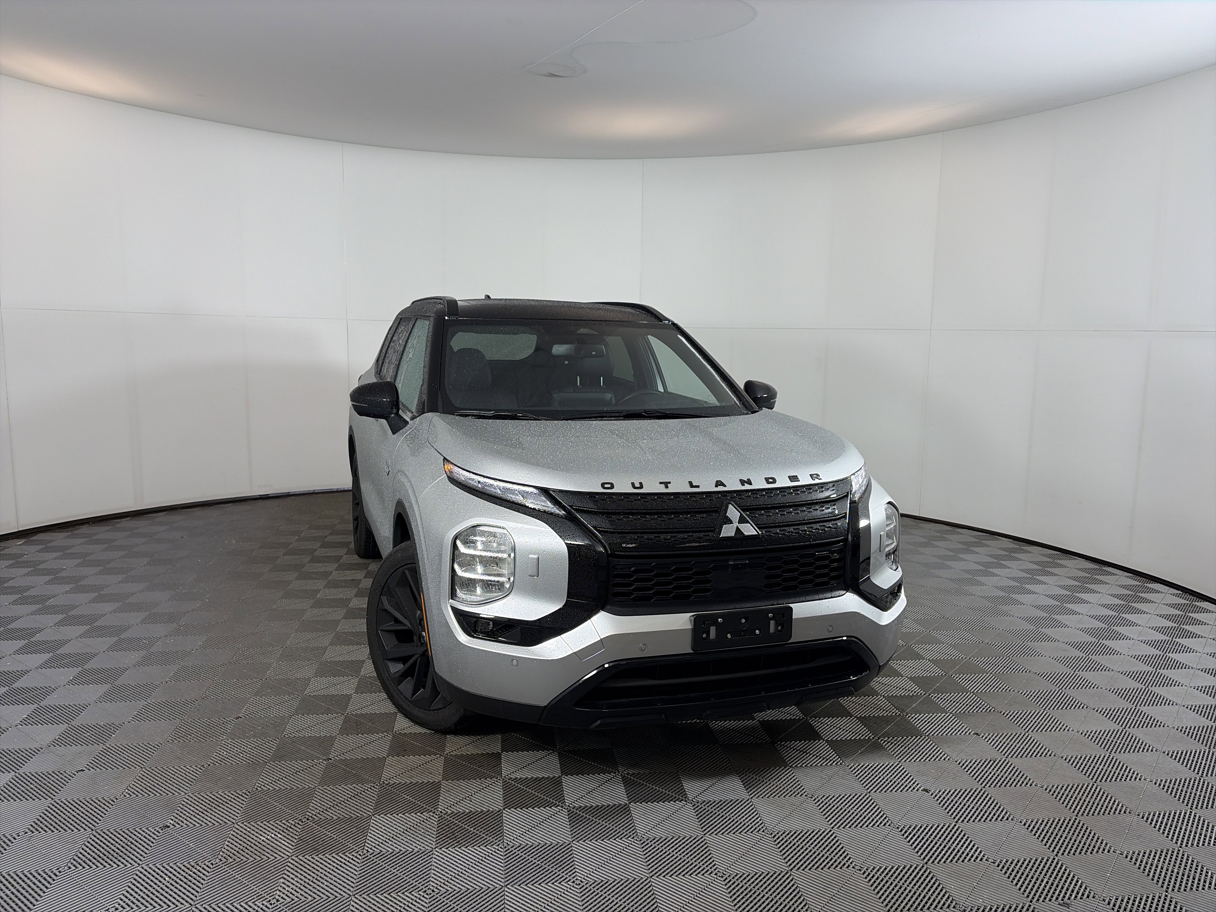 Used 2025 Mitsubishi Outlander SEL image 2