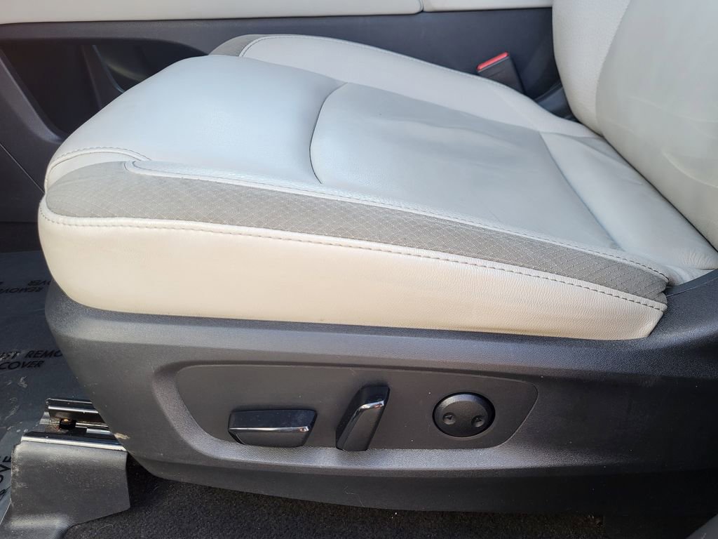 Used 2023 Nissan Pathfinder SL AWD/4WD image 15