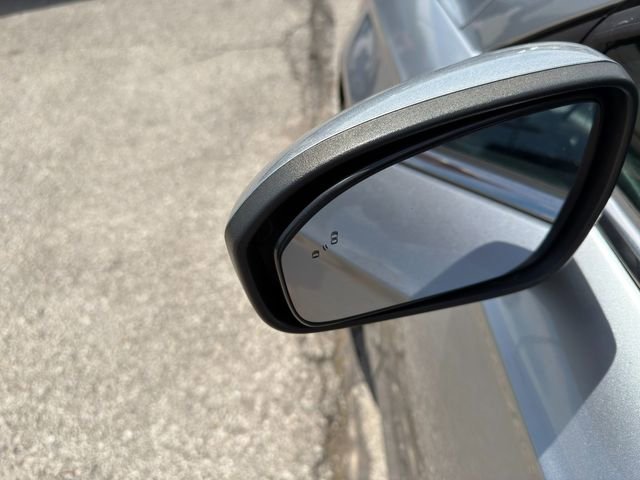 Used 2020 Ford Fusion SE FWD image 12