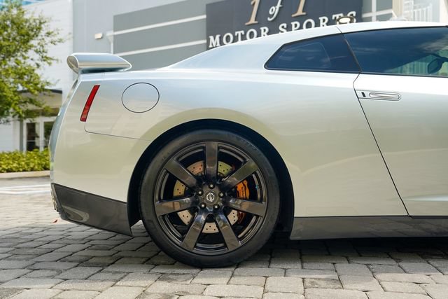 Used 2010 Nissan GT-R Premium AWD/4WD image 31
